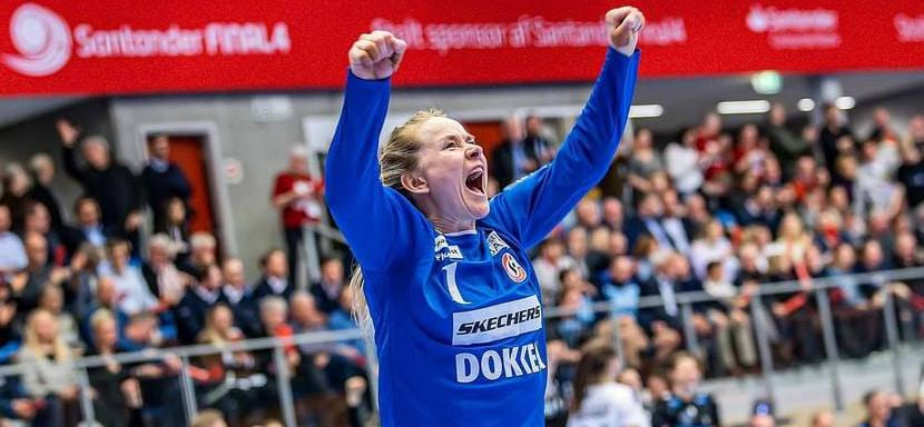 Дания. 35-летняя вратарь Рикке Поульсен передумала завершать карьеру и продлила контракт с "Эсбьергом" еще на один сезон