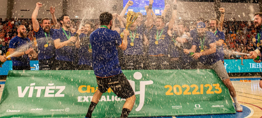 Чехия. "Пльзень" уступал "Карвине" 0:2 в финальной серии, но выиграл три матча подряд и стал чемпионом в 8-й раз