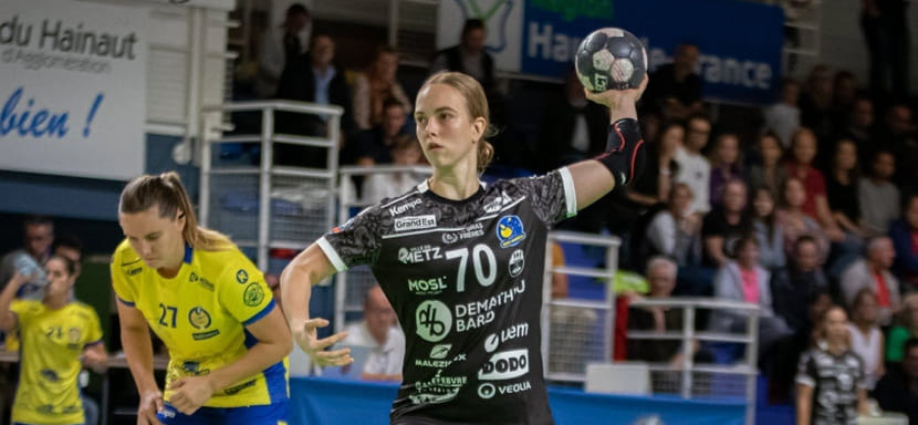 Лига чемпионов. Правая крайняя "Меца" Жюли Лё Блевек сломала стопу и пропустит ближайшие матчи