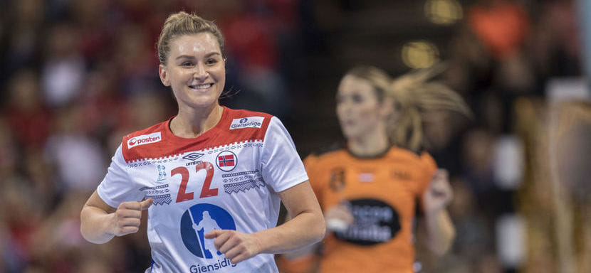 Норвежская полусредняя Аманда Куртович, начинавшая сезон в "Дьере", оскорбительно отреагировала на увольнение рулевого Габора Даньи