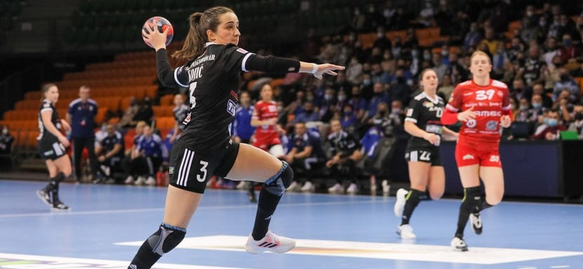 Венгрия. Сербская правая крайняя Ана Коич сменила "Мошонмадьяровар" на "Шиофок"