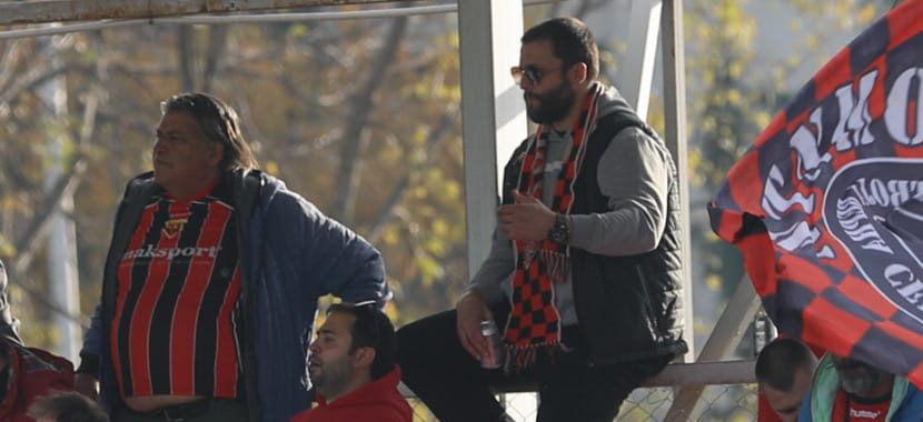 Балканы. Капитан "Вардара" Стоянче Стоилов болел за футбольную команду клуба, находясь на фанатской трибуне (ФОТО)