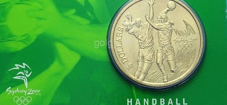 Мяч 1974 года, олимпийский диплом и серебряные рубли из Беларуси. Самые необычные новогодние подарки