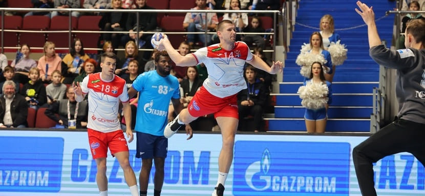 Беларусь. Уроженец Бреста, левый крайний сборной страны Андрей Юринок подписал новый контракт с мешковцами