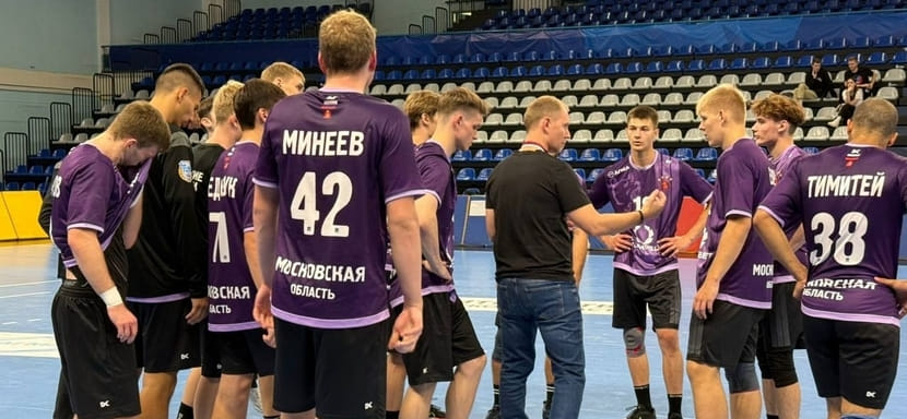 "Чеховские медведи" - УОР №4 лидируют в таблице молодёжного первенства России среди юношей