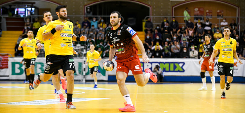 Венгрия. Лидер мужского чемпионата "Веспрем" в гостях переиграл "Дьендьеш". Деян Манасков забросил в матче двенадцать мячей