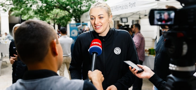 Гандболистки "Ростов-Дона" поздравили спортивных журналистов с профессиональным праздником (ВИДЕО)