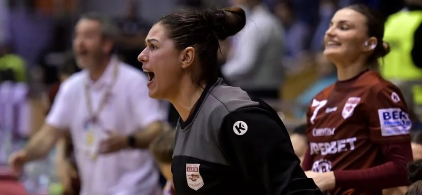 Румыния. 37-летняя линейная "Рапида" Оана Маня после победы в чемпионате страны объявила о завершении карьеры