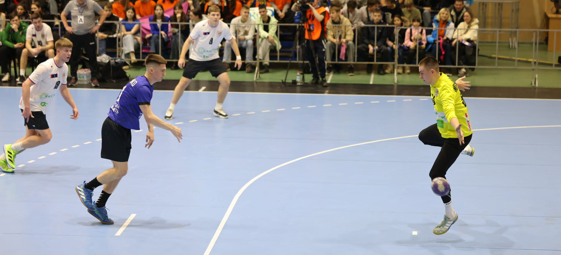 Гуськов вытащил нужный козырь в лице Попова. И "Скиф" празднует первый успех, обыграв "Каустик"