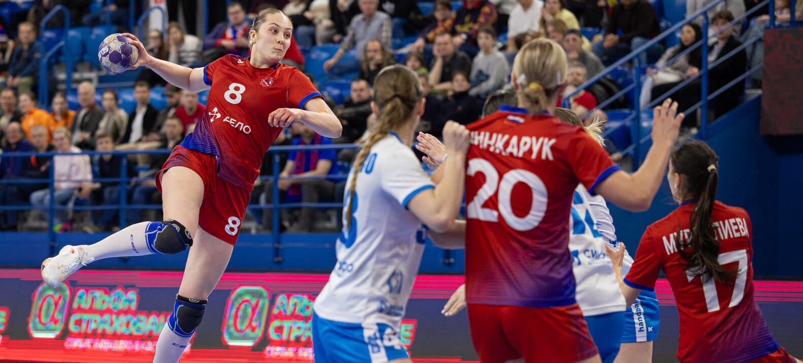 "Ты чего вышла?!" Людмила Бодниева разбудила Юлию Баеву, а ЦСКА начал серию с "Динамо" с победы