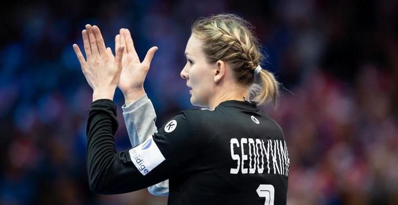 Гандболистки "Ростов-Дона" поздравили голкипера Анну Седойкину с днем рождения (ВИДЕО)