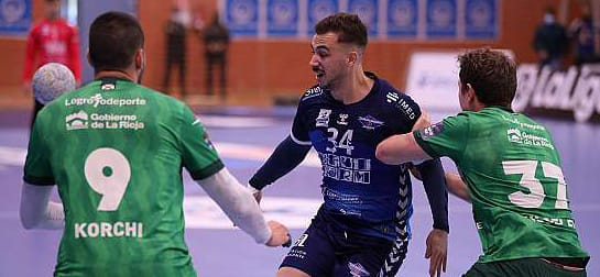 Испания. "Барселона", досрочно обеспечив себе чемпионство, сыграла вничью с замыкающей турнирную таблицу "Антекерой"