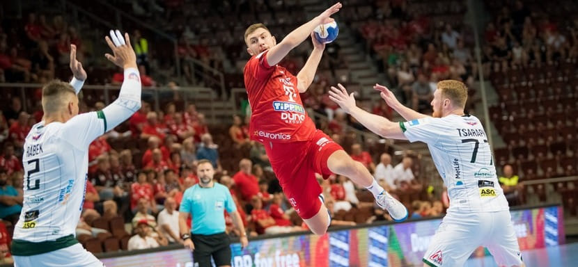 Венгрия. 21-летний правый полусредний Зоран Илич летом покинет "Веспрем". Он продолжит карьеру в "Гамбурге"