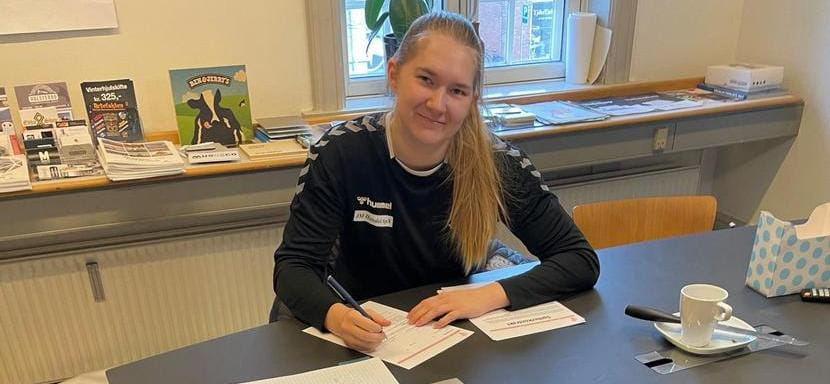 Дания. Линейная Жозефин Драгенберг продлила контракт с "Хольстебро"