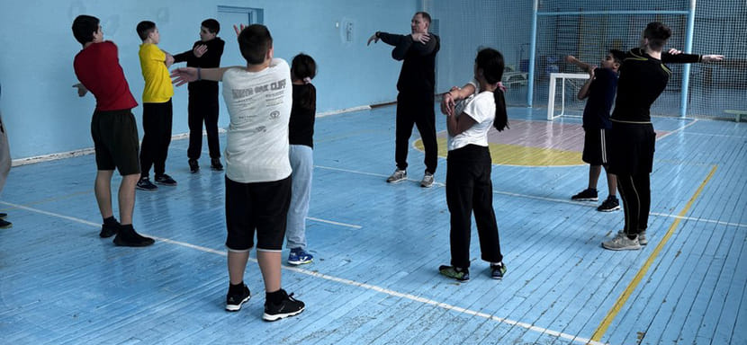 Василий и Анна Филипповы посетили "Багряниковскую школу-интернат" и провели с юными гандболистами очередную тренировку