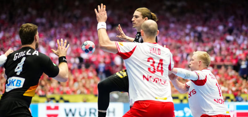 Сборная Дании взяла верх над командой Германии и досрочно завоевала путёвку в полуфинал домашнего мужского чемпионата Европы