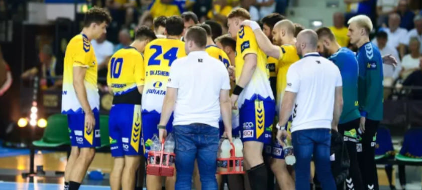 Польша. "Кельце" разгромил "Азоты", идущие четвёртыми. Голы Житникова и Самойло помогли "Висле" в непростой встрече с "Гвардией"