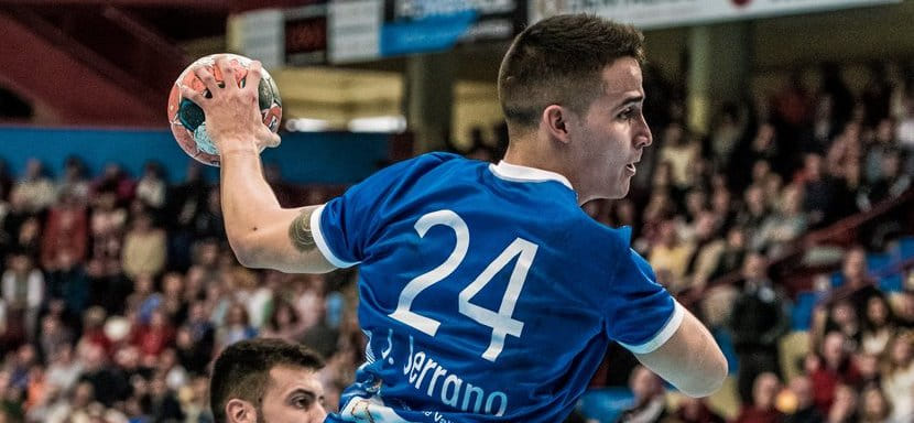 Испания. Правый крайний "Вальядолида" Хорхе Серрано стал лучшим бомбардиром лиги ASOBAL по итогам сезона-2020/21