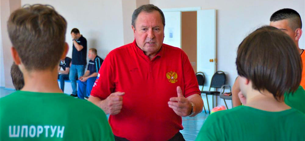 Россия. Юрий Зайцев: "Порекомендовали руководителям СГАУ-"Саратова" увеличить объём тренировочной работы в детско-юношеских командах"