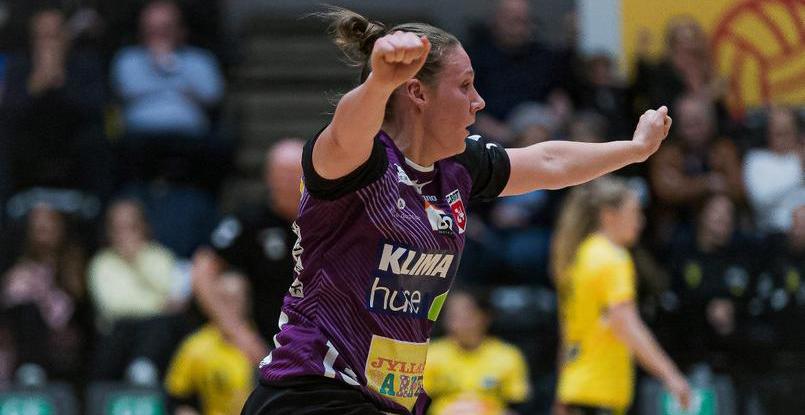 Дания. Линейная Джули Гантцель Педерсен покидает "Хернинг-Икаст" и продолжит карьеру в "Хорсенсе"