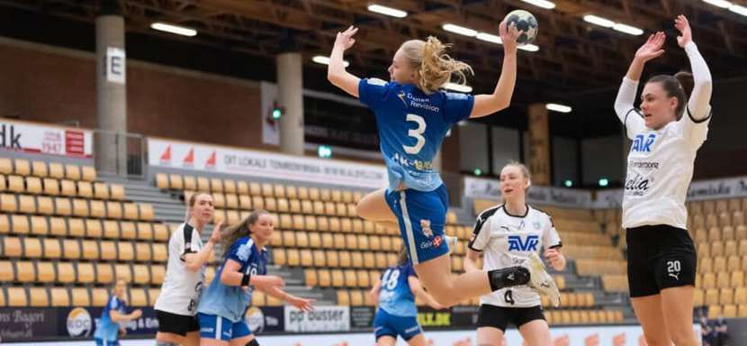 Дания. В субботних матчах утешительного турнира "Аякс" и "Рандерс" добились побед