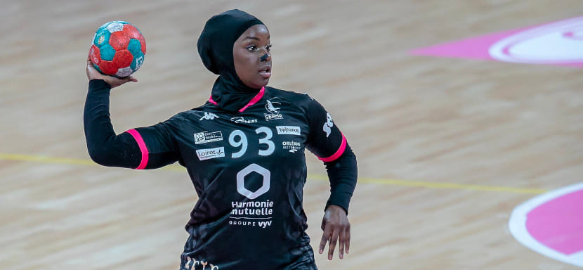 Чемпионка Европы в сборной Камеруна. 23-летняя Каришма Эко в хиджабе — новый лидер "львиц"