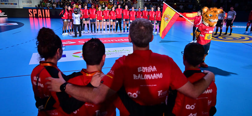 20 гандболисток вызваны в сборную Испании на первые матчи Амброса Мартина во главе команды