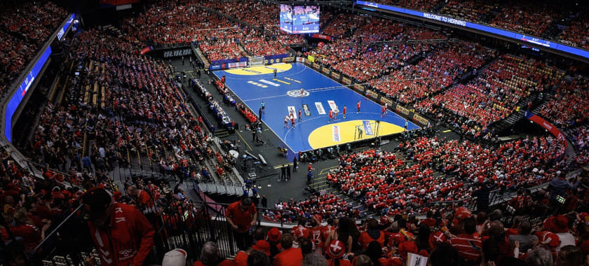 Гандбол за 90 секунд и на баскетбольной площадке. Герд Бутцек: популист или говорит правильные вещи?