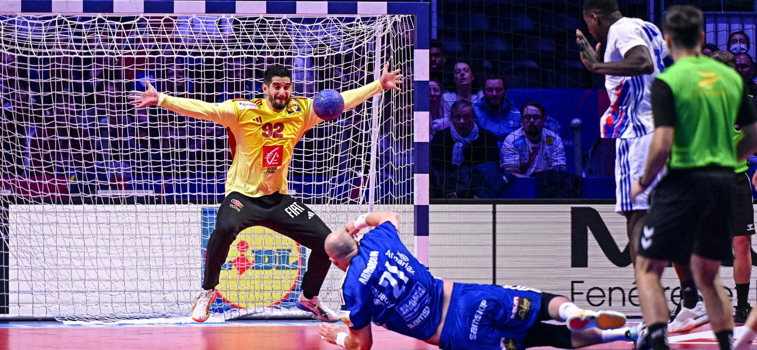 В преддверии мужского чемпионата Европы Франция заняла первое место на турнире в Нантере, одолев в финале Исландию с разницей в два мяча