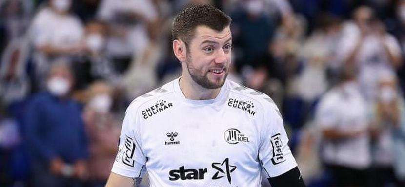 Олимпиада. У шведского правого крайнего "Киля" Никласа Экберга разрыв внутренней связки правого колена. Он выбыл на 6-8 недель