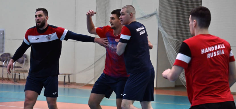 Россия. Отчёт министерства спорта: гандболом в стране занимаются больше 100 тысяч человек. На первом месте футбол — более 3 миллионов