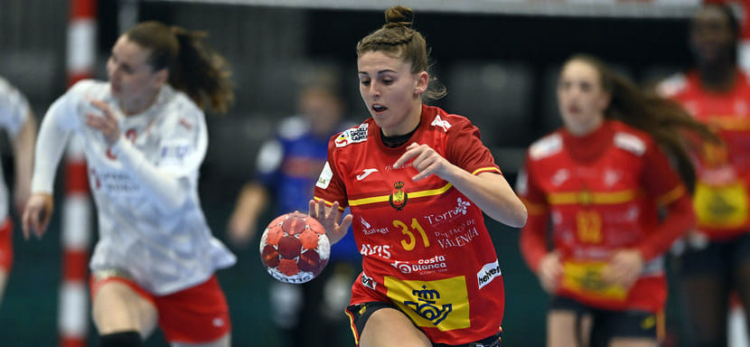 ЧЕ-2022. Левая крайняя "Гранольерса" Она Веге заменит в сборной Испании Хеннифер Гутьеррес из дортмундской "Боруссии"