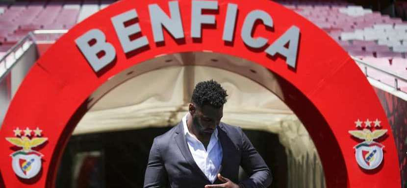 Официально. Линейный сборной Португалии и французского "Монпелье" Алексис Боржес подписал контракт с "Бенфикой"