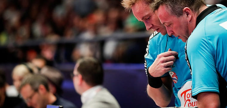 ЧЕ-2020. Арбитры на турнире будут использовать видеоповторы, чтобы увидеть, пересек ли мяч линию ворот, а также для выявления грубой игры