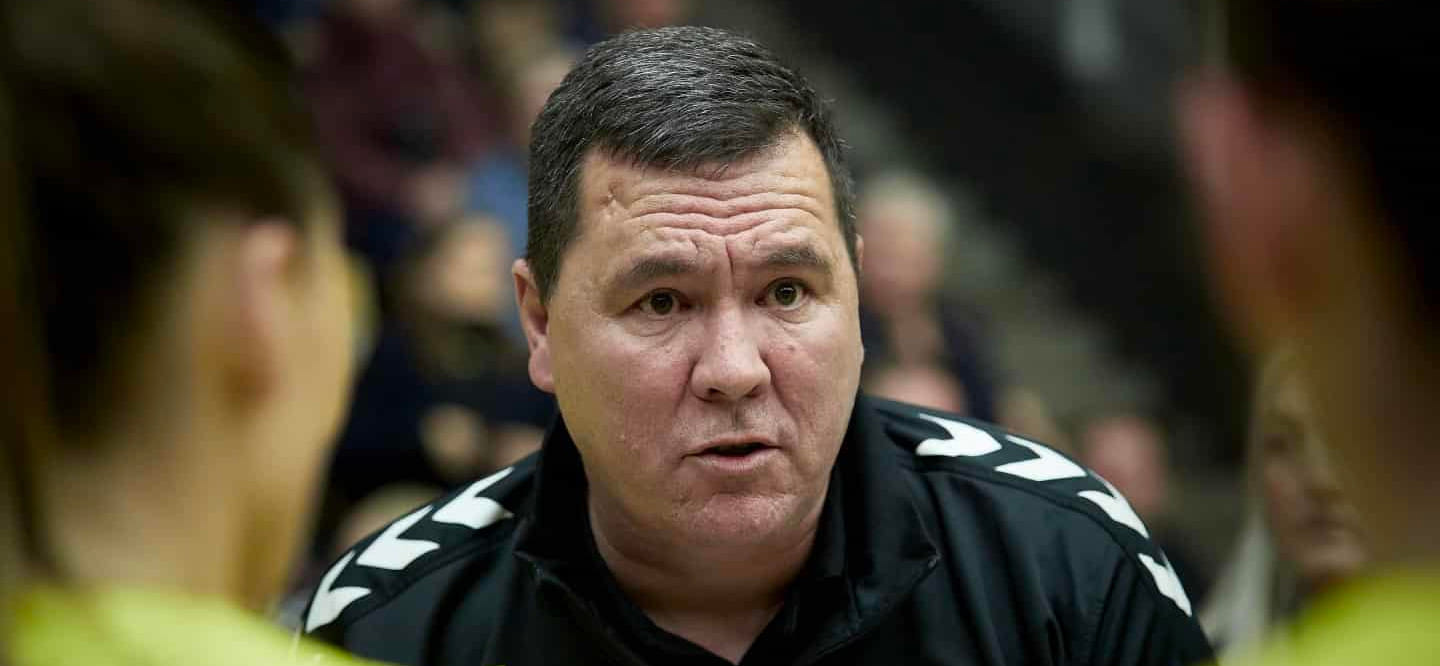 Дания. Экс-тренер ЦСКА и "Ростова" Ян Лесли покинет "Хорсенс" на год раньше окончания контракта. Причина в недостатке доходной части бюджета клуба