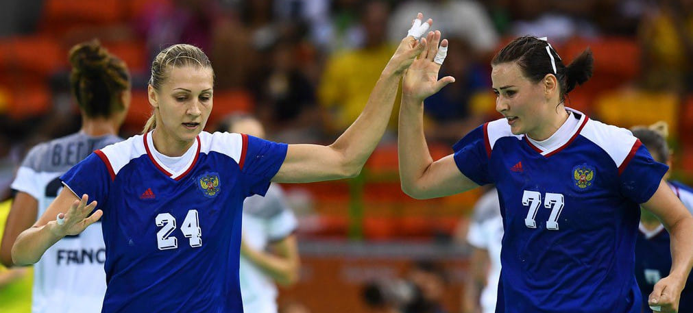 Икона из Кремля от Сень, коврик с шипами от Петровой и вымпел от Близновой. Чемпионки собирают виртуальный музей Рио-2016