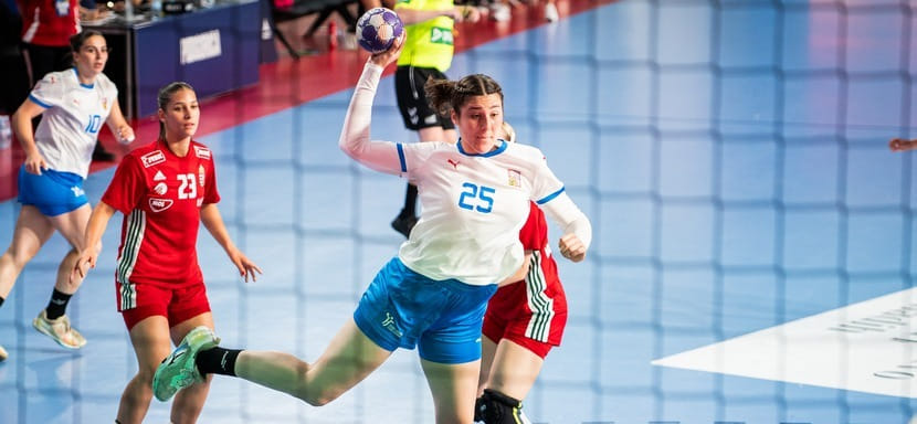 12 команд продолжают борьбу за медали чемпионата Европы U-19. Сегодня стартует основной раунд турнира
