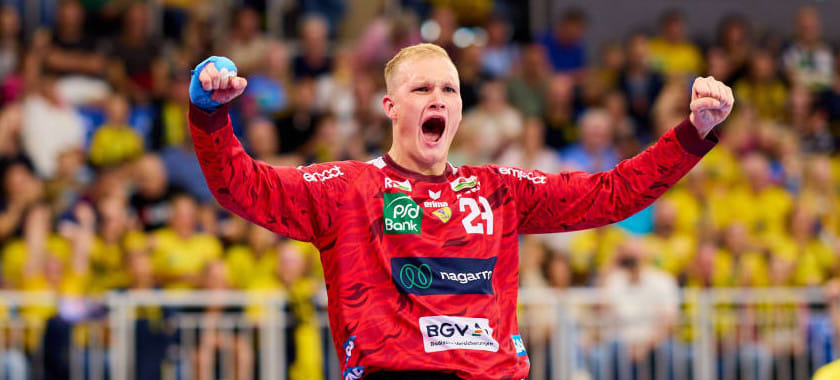 Французский "ПСЖ" в первом товарищеском матче этого межсезонья оказался сильнее "Райн Лёвен" в Германии