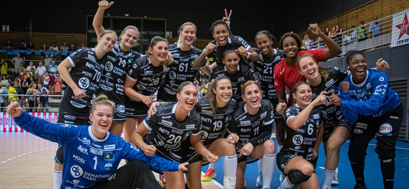 Франция. "Мец" в стартовом матче чемпионата разгромил "Бур-де-Пеж". Россиянка Валерия Маслова отличилась дважды