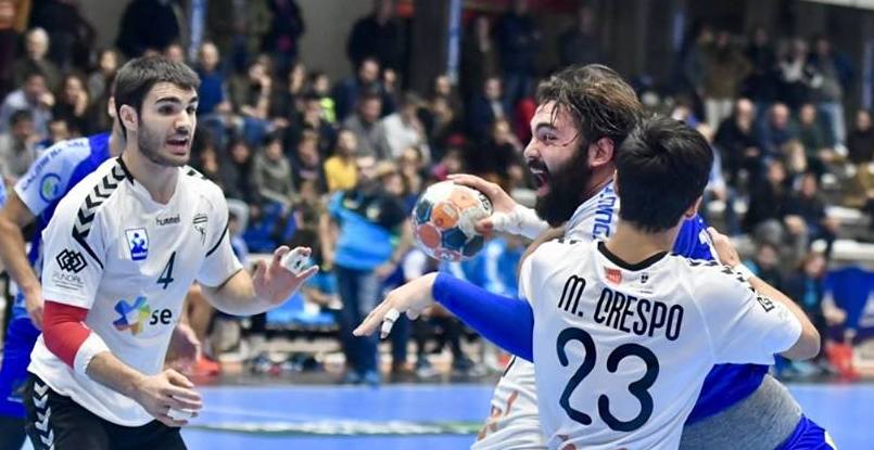 Испания. Аутсайдеры чемпионата "Алькобендас" и "Теукро" поделили очки. Белорусский голкипер Дмитрий Потоцкий провел весь матч