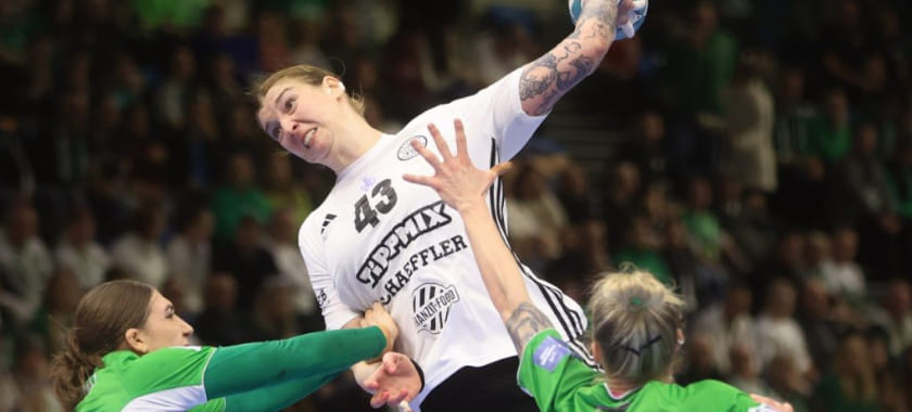 Венгрия. "Дьёр" оказался сильнее "Дебрецена", "Ференцварош" обыграл "Мошонмадьяровар" в полуфиналах Кубка страны. Финал в воскресенье