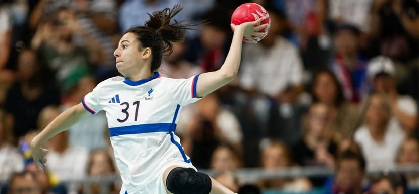 Женская сборная Франции разгромила команду Анголы. Гандболистки Оливье Крюмбольца обеспечили себе первое место в группе "В"