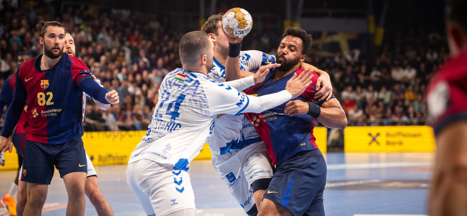 "Пик" начал с 5-й минуты, а надо было с первых секунд. Снайпер Калараш почти выбросил "Барсу" за борт