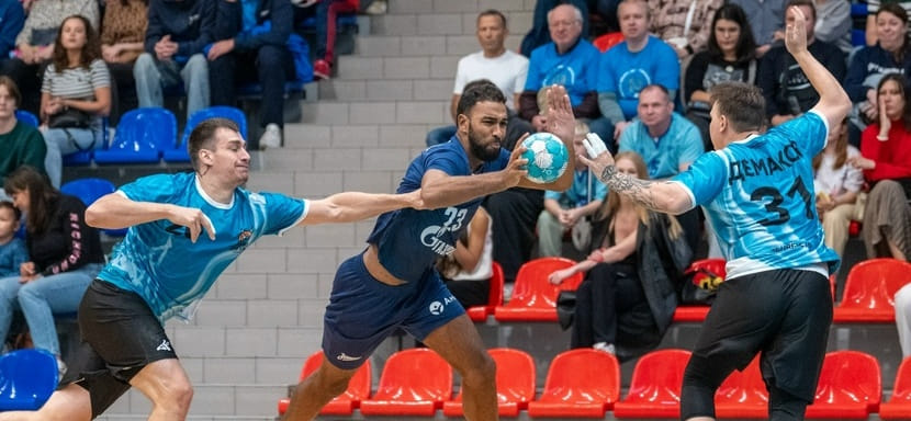 Три матча в мужской Суперлиге: чемпион "Зенит" играет в Снежинске, ЦСКА гостит в Омске, а в Чехове состоится "медвежье дерби"