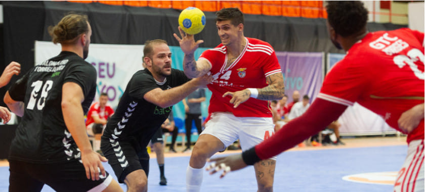 Португалия. "Бенфика" не смогла победить "Повуа" в матче чемпионата страны. "Брага" проиграла "Белененсешу"