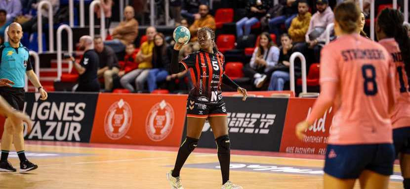 Франция. Левая крайняя сборной Сенегала Дьенаба Си продлила контракт с "Ниццей" на два года