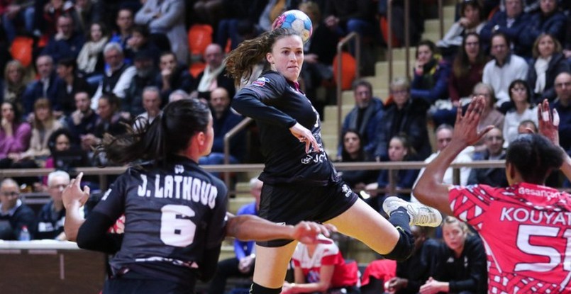 Франция. "Дижон" продлил контракт с полусредней Манон Гравелль и подписал соглашение с 20-летней Клэр Вотье