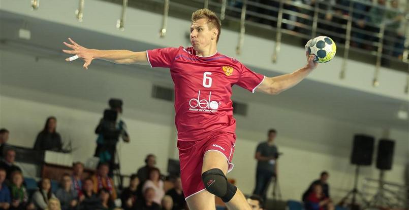 Россиянин Даниил Шишкарев забросил полякам в товарищеском матче, находясь спиной к воротам (ВИДЕО)