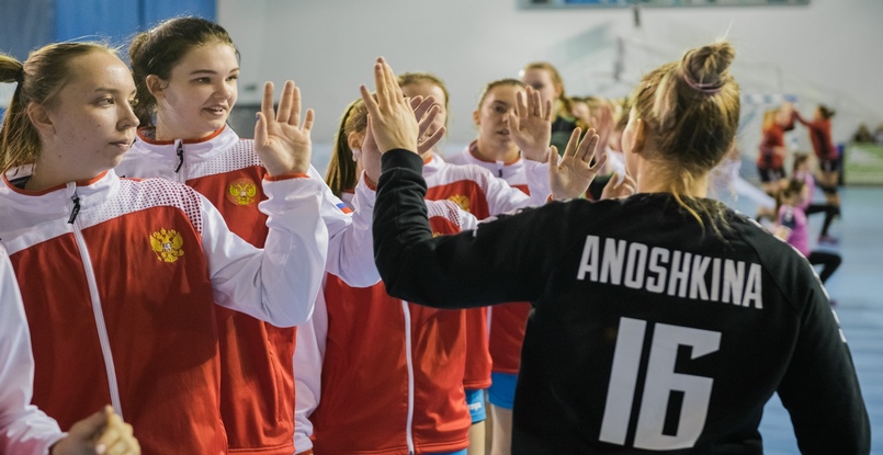 Zvezda handball cup. Девичья сборная России одержала первую победу на турнире
