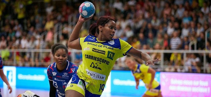 Франция. Линейная и капитан обанкротившегося клуба "Бур-де-Пеж" Амината Соу продолжит карьеру в "Шамбре"